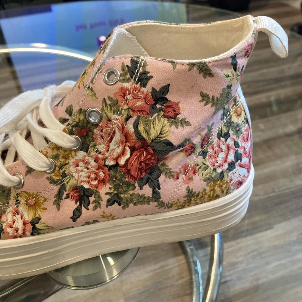 Gently loved size 7.5 Crave High Tops from Shoedazzle
